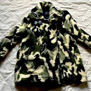 Love true green black and cream camo fleece jacket